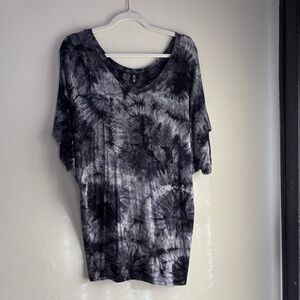 Stylish Black Tie-Dye V-Neck Top